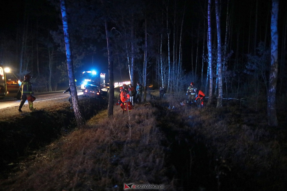 Wypadek w Łodziskach [17.12.2023] - zdjęcie #20 - eOstroleka.pl