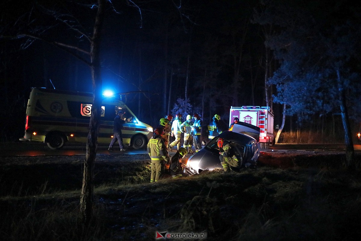 Wypadek w Łodziskach [17.12.2023] - zdjęcie #28 - eOstroleka.pl