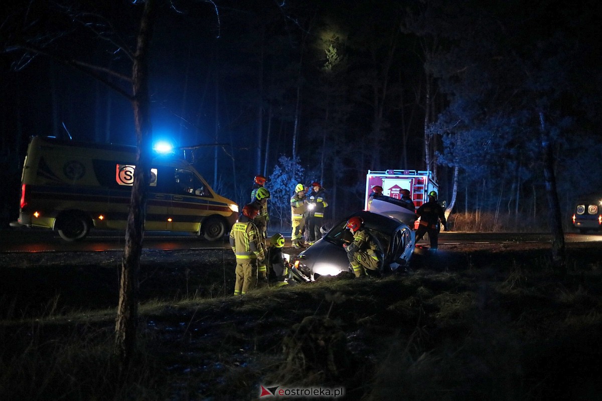 Wypadek w Łodziskach [17.12.2023] - zdjęcie #30 - eOstroleka.pl