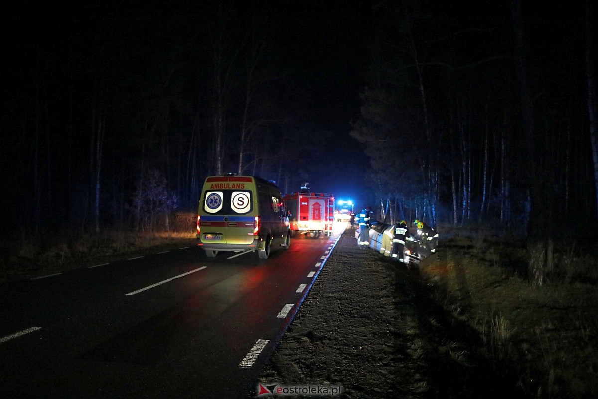 Wypadek w Łodziskach [17.12.2023] - zdjęcie #33 - eOstroleka.pl