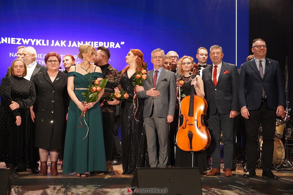 „Niezwykli jak Jan Kiepura”: piękny koncert z okazji 25-lecia Mazowsza [18.12.2023] - zdjęcie #52 - eOstroleka.pl