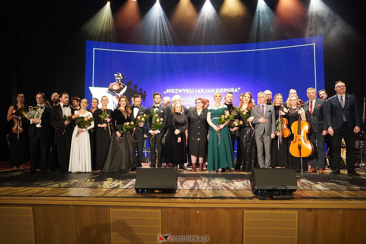 „Niezwykli jak Jan Kiepura”: piękny koncert z okazji 25-lecia Mazowsza [18.12.2023] - zdjęcie #53 - eOstroleka.pl