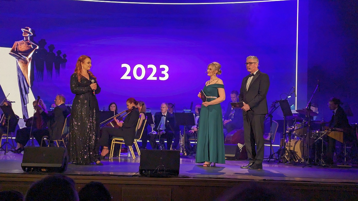 „Niezwykli jak Jan Kiepura”: piękny koncert z okazji 25-lecia Mazowsza [18.12.2023] - zdjęcie #66 - eOstroleka.pl