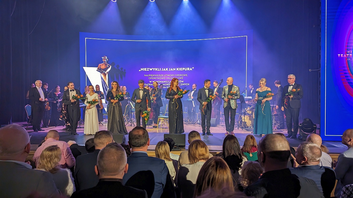 „Niezwykli jak Jan Kiepura”: piękny koncert z okazji 25-lecia Mazowsza [18.12.2023] - zdjęcie #76 - eOstroleka.pl