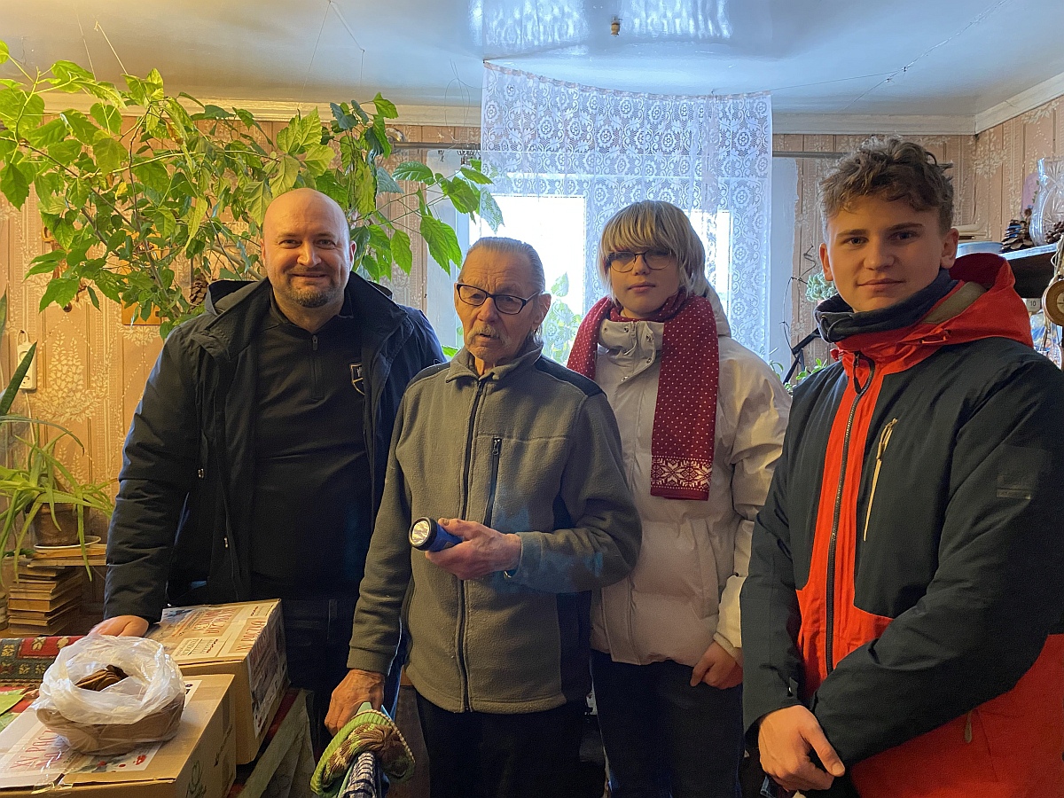 I LO w Ostrołęce z wizytą na Kresach. Młodzież przekazała paczki świąteczne Polakom w Dyneburgu [19.12.2023] - zdjęcie #12 - eOstroleka.pl