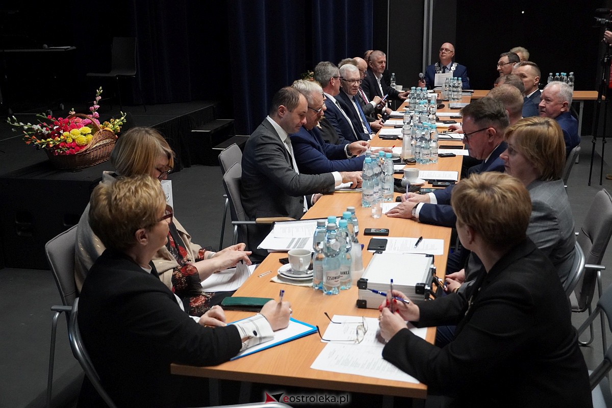 Sesja Rady Powiatu w Ostrołęce [19.12.2023] - zdjęcie #9 - eOstroleka.pl