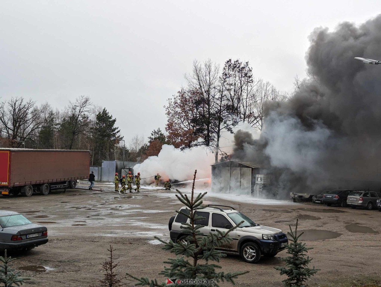Pożar przy Ostrowskiej [20.12.2023] - zdjęcie #4 - eOstroleka.pl