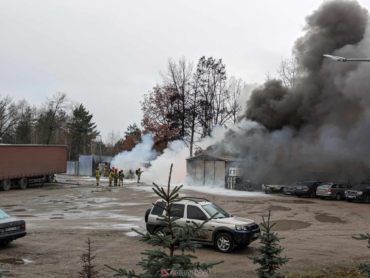 Pożar przy Ostrowskiej [20.12.2023] - zdjęcie #15 - eOstroleka.pl