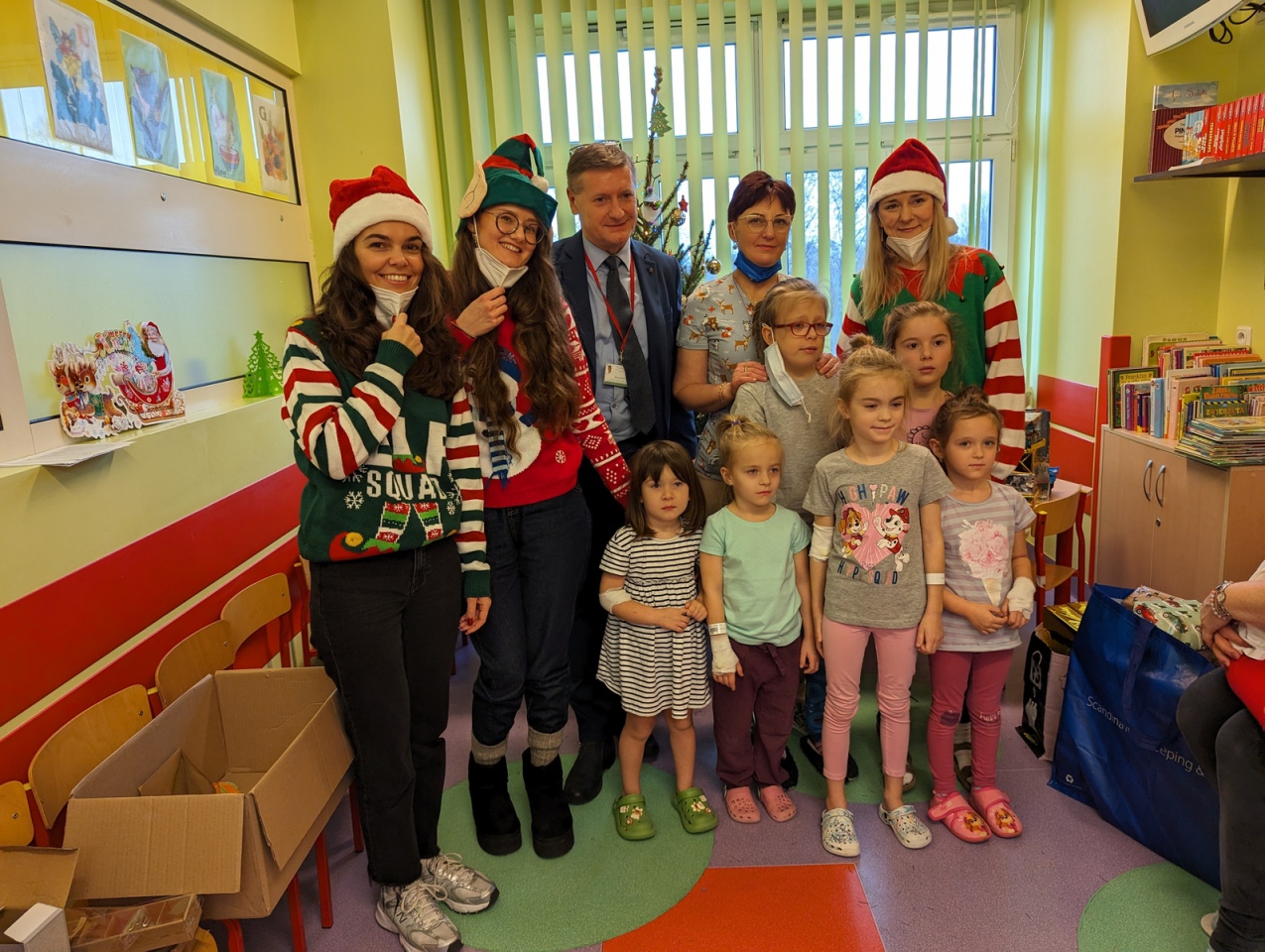 Elfy z prezentami w ostrołęckim szpitalu [20.12.2023] - zdjęcie #21 - eOstroleka.pl