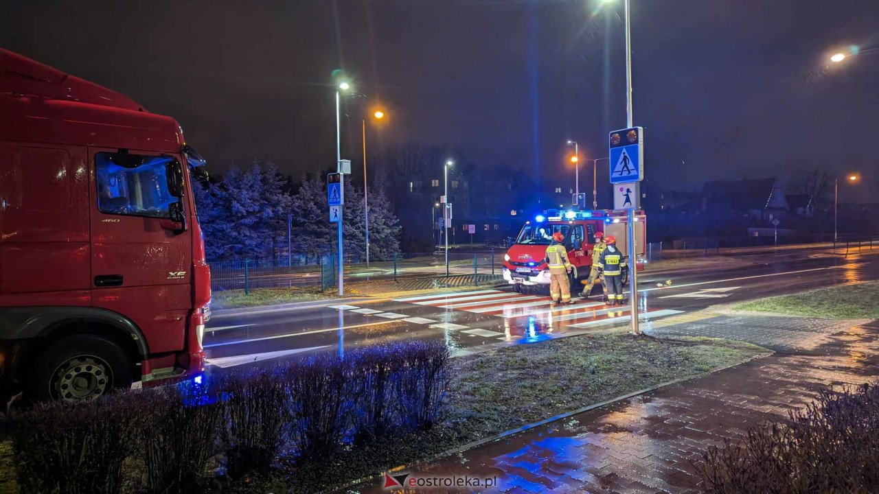 Wypadek przy Bohaterów Warszawy [21.12.2023] - zdjęcie #2 - eOstroleka.pl