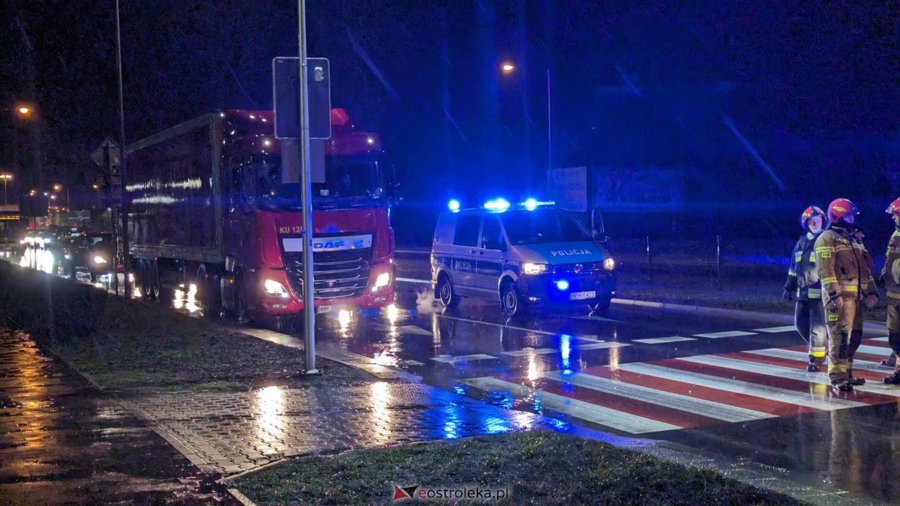Wypadek przy Bohaterów Warszawy [21.12.2023] - zdjęcie #12 - eOstroleka.pl