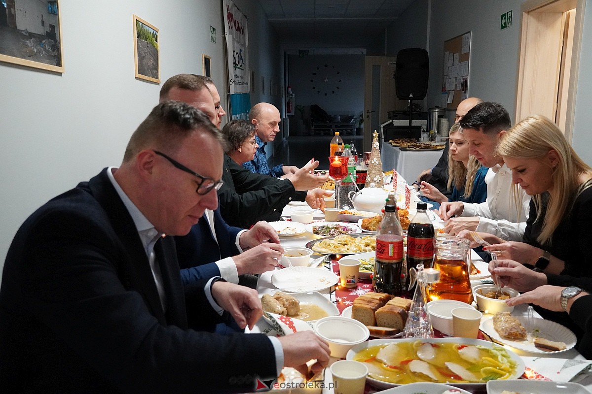Wigilijen spotkanie w Centrum Integracji Społecznej [22.12.2023] - zdjęcie #31 - eOstroleka.pl