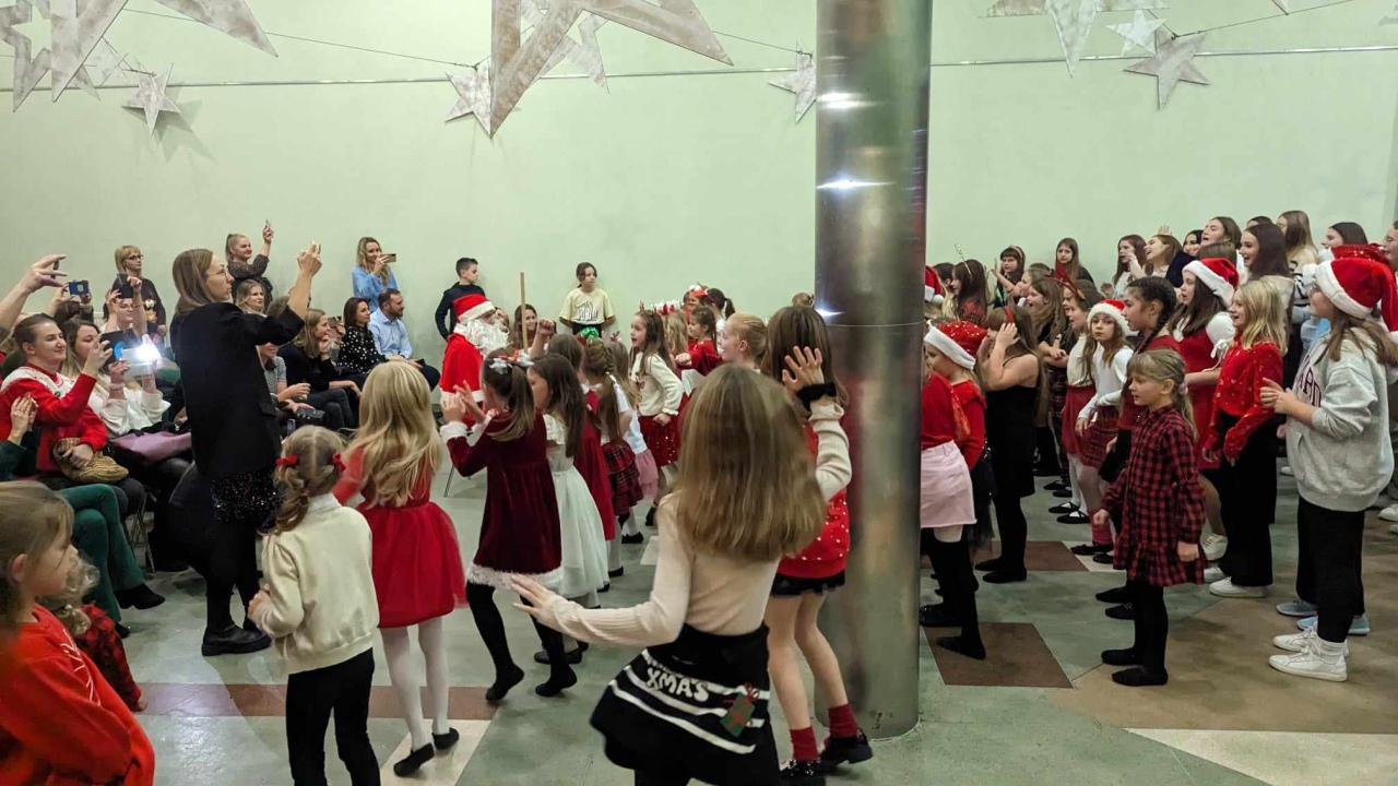 Wigilia Zespołu Tańca Współczesnego De-eM [22.12.2023] - zdjęcie #5 - eOstroleka.pl
