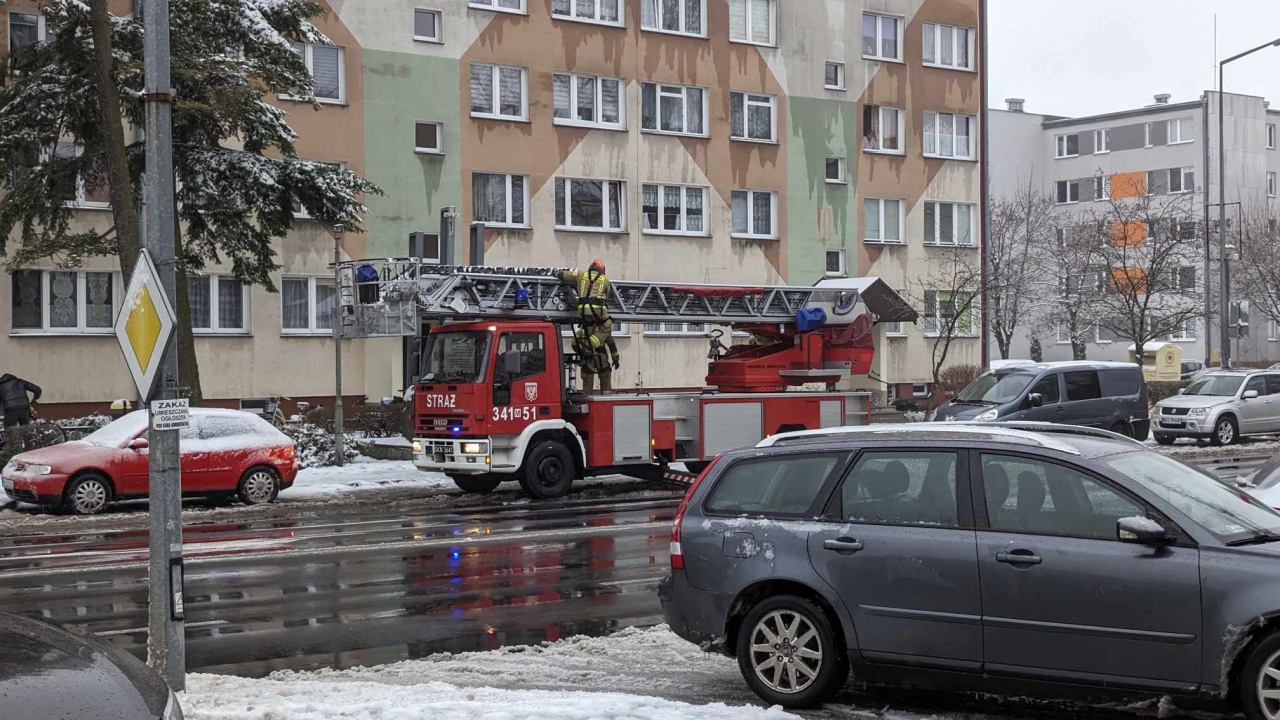 Strażacy w akcji po ataku zimy w Ostrołęce i powiecie ostrołęckim [05.01.2024] - zdjęcie #5 - eOstroleka.pl