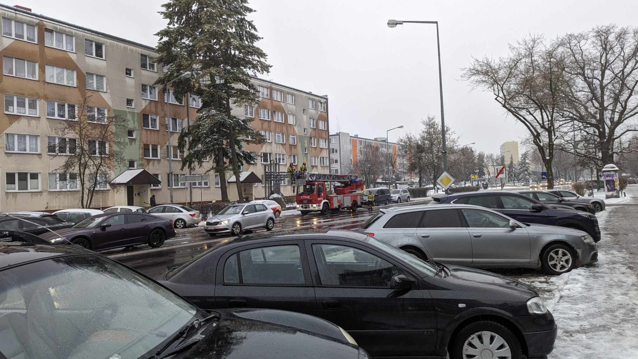 Strażacy w akcji po ataku zimy w Ostrołęce i powiecie ostrołęckim [05.01.2024] - zdjęcie #6 - eOstroleka.pl