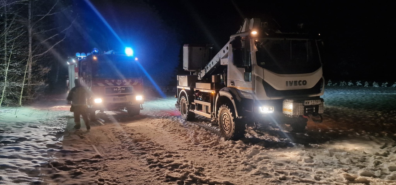 Strażacy w akcji po ataku zimy w Ostrołęce i powiecie ostrołęckim [05.01.2024] - zdjęcie #17 - eOstroleka.pl