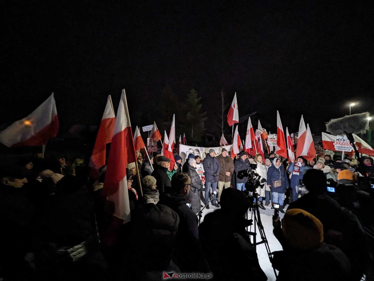 Manifestacja przed więzieniem w Przytułach Starych [21.01.2024] - zdjęcie #3 - eOstroleka.pl