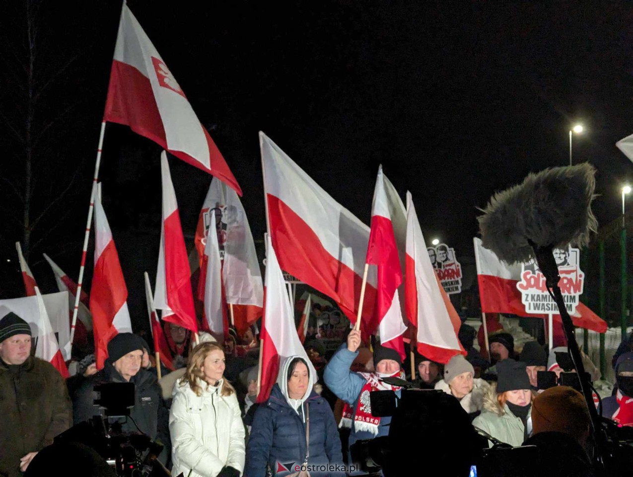 Manifestacja przed więzieniem w Przytułach Starych [21.01.2024] - zdjęcie #4 - eOstroleka.pl