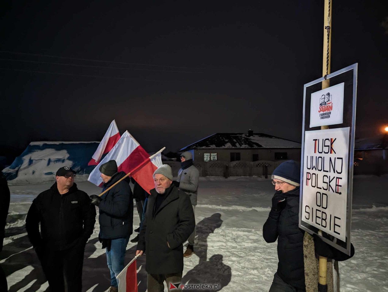 Manifestacja przed więzieniem w Przytułach Starych [21.01.2024] - zdjęcie #5 - eOstroleka.pl