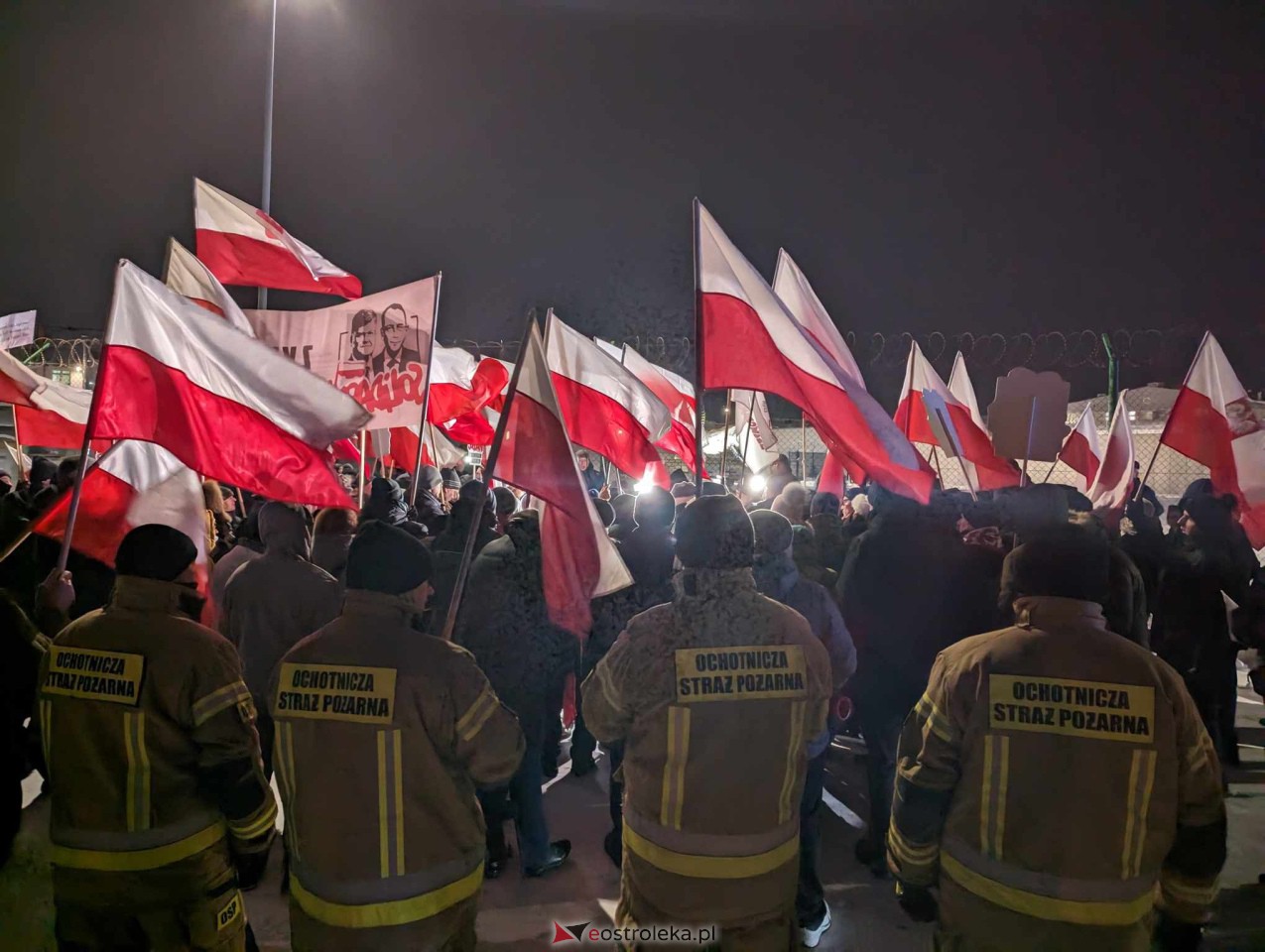 Manifestacja przed więzieniem w Przytułach Starych [21.01.2024] - zdjęcie #7 - eOstroleka.pl