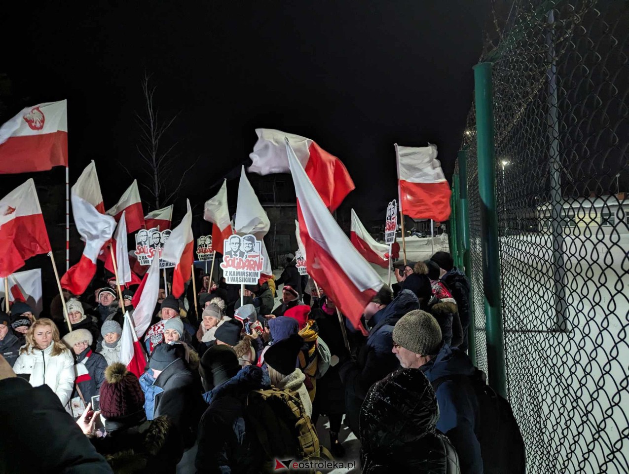 Manifestacja przed więzieniem w Przytułach Starych [21.01.2024] - zdjęcie #12 - eOstroleka.pl