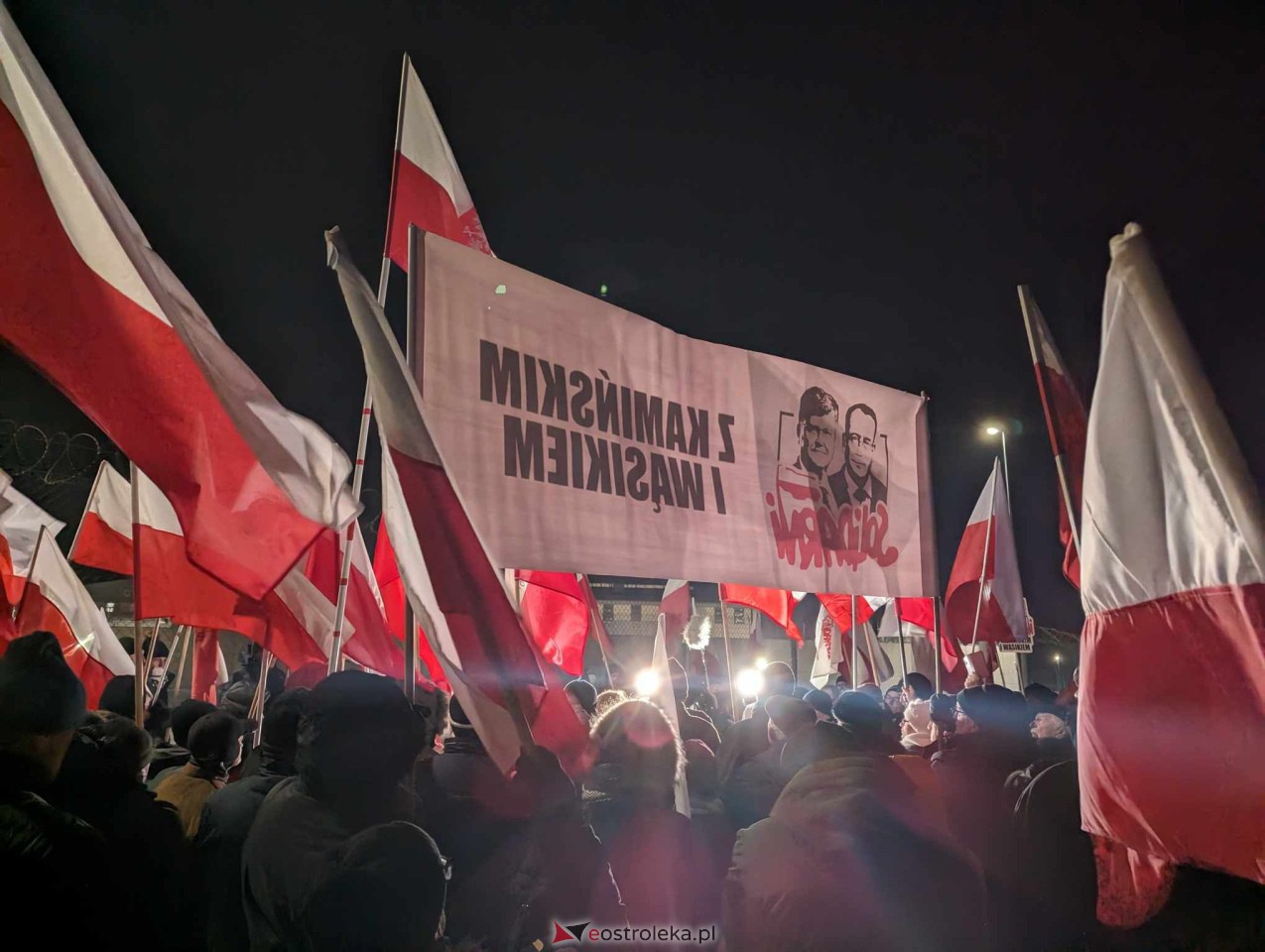 Manifestacja przed więzieniem w Przytułach Starych [21.01.2024] - zdjęcie #13 - eOstroleka.pl