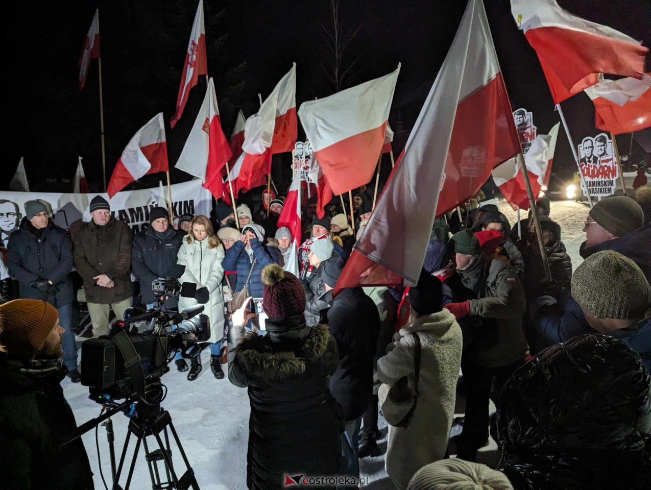 Manifestacja przed więzieniem w Przytułach Starych [21.01.2024] - zdjęcie #18 - eOstroleka.pl