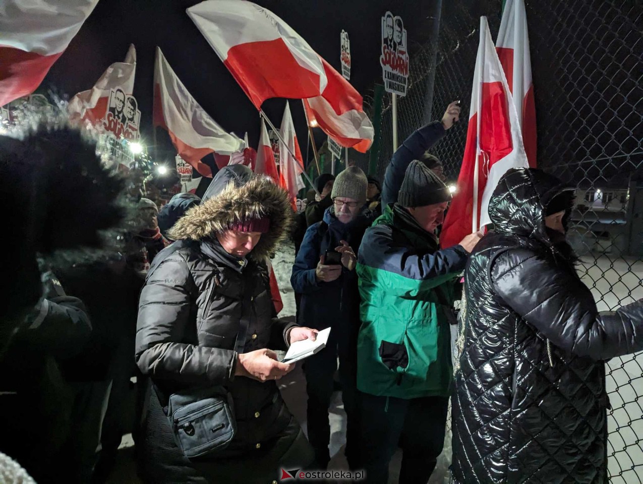 Manifestacja przed więzieniem w Przytułach Starych [21.01.2024] - zdjęcie #20 - eOstroleka.pl