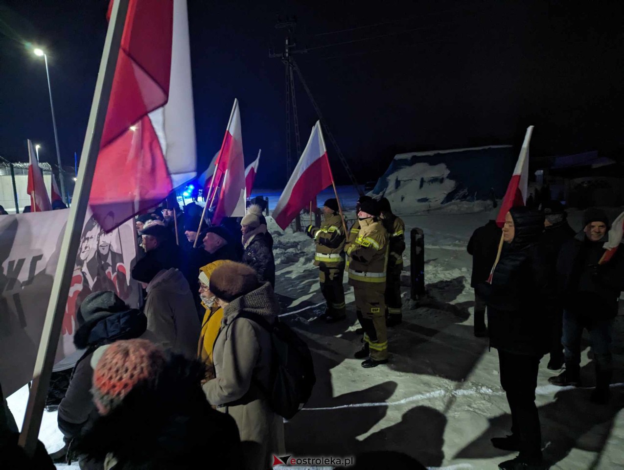 Manifestacja przed więzieniem w Przytułach Starych [21.01.2024] - zdjęcie #23 - eOstroleka.pl