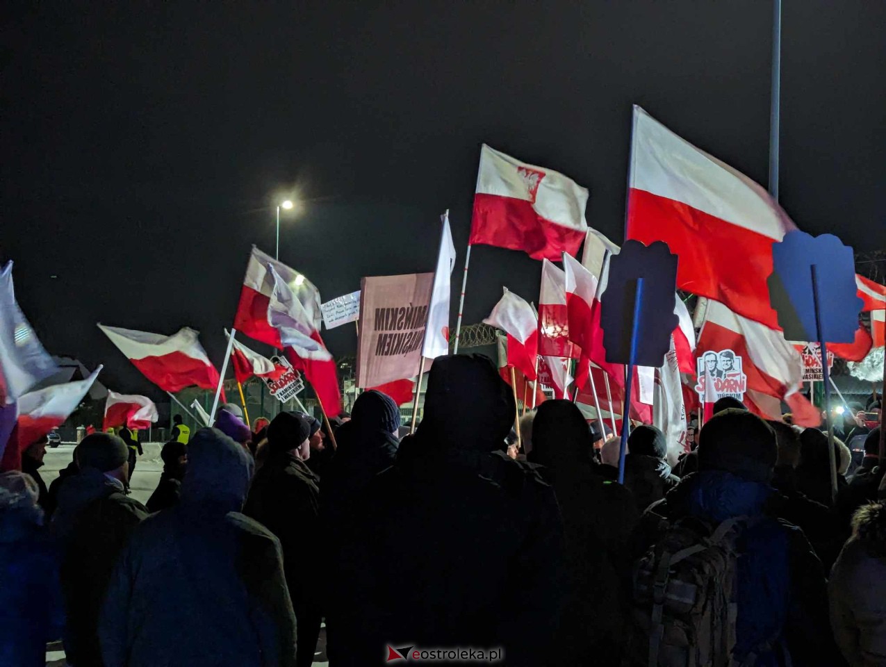 Manifestacja przed więzieniem w Przytułach Starych [21.01.2024] - zdjęcie #27 - eOstroleka.pl