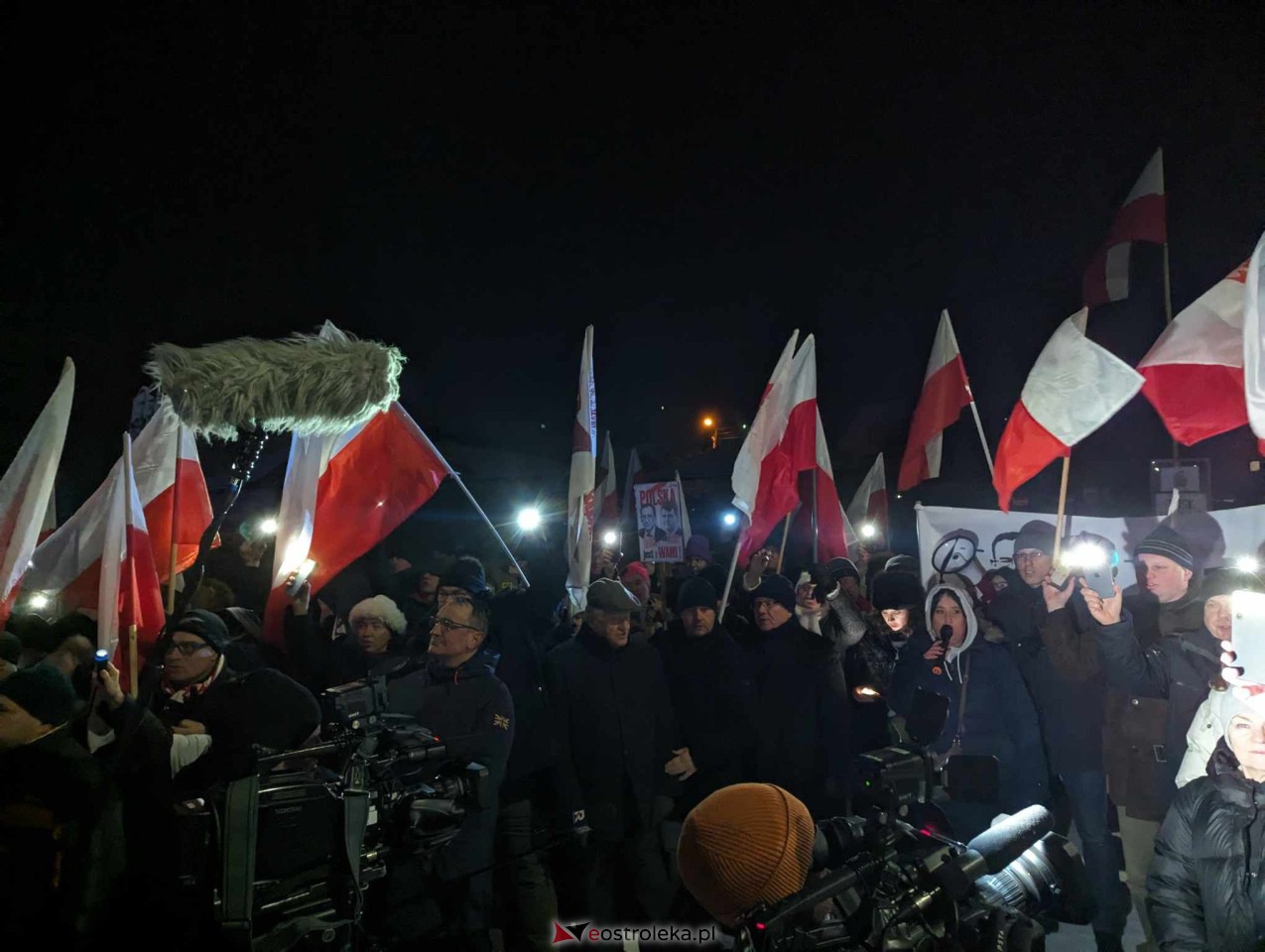 Manifestacja przed więzieniem w Przytułach Starych [21.01.2024] - zdjęcie #28 - eOstroleka.pl