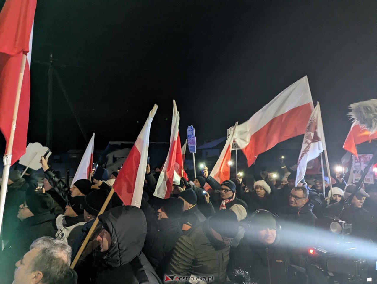 Manifestacja przed więzieniem w Przytułach Starych [21.01.2024] - zdjęcie #31 - eOstroleka.pl