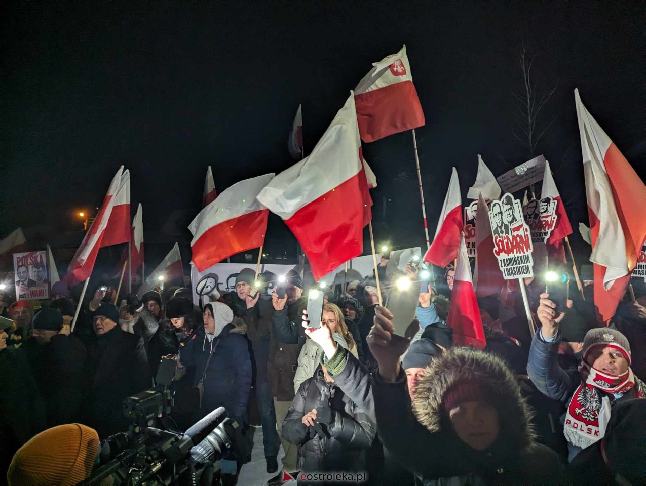 Manifestacja przed więzieniem w Przytułach Starych [21.01.2024] - zdjęcie #34 - eOstroleka.pl