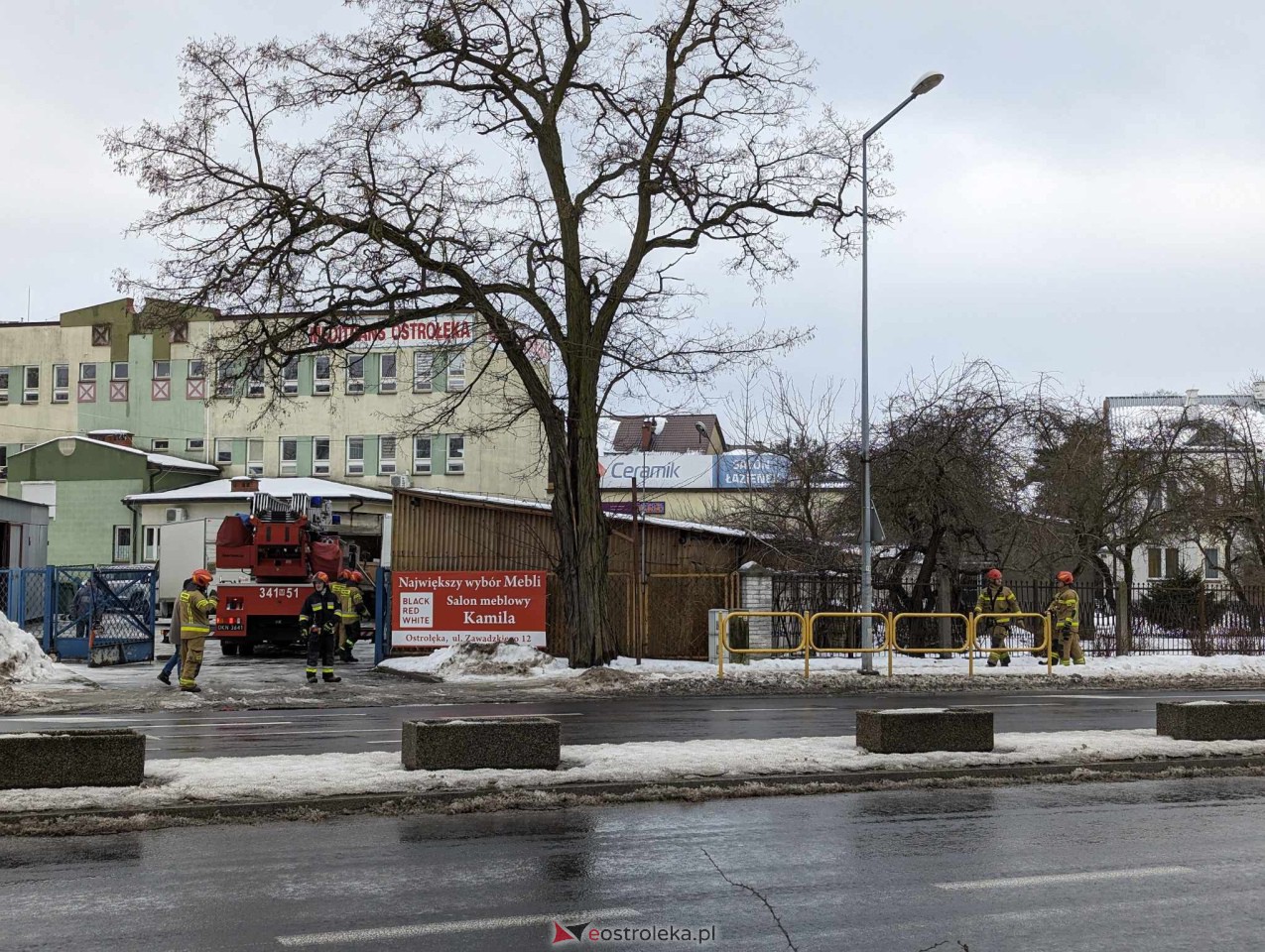 Akcja strażacka przy ulicy Mostowej w Ostrołęce [23.01.2024] - zdjęcie #1 - eOstroleka.pl