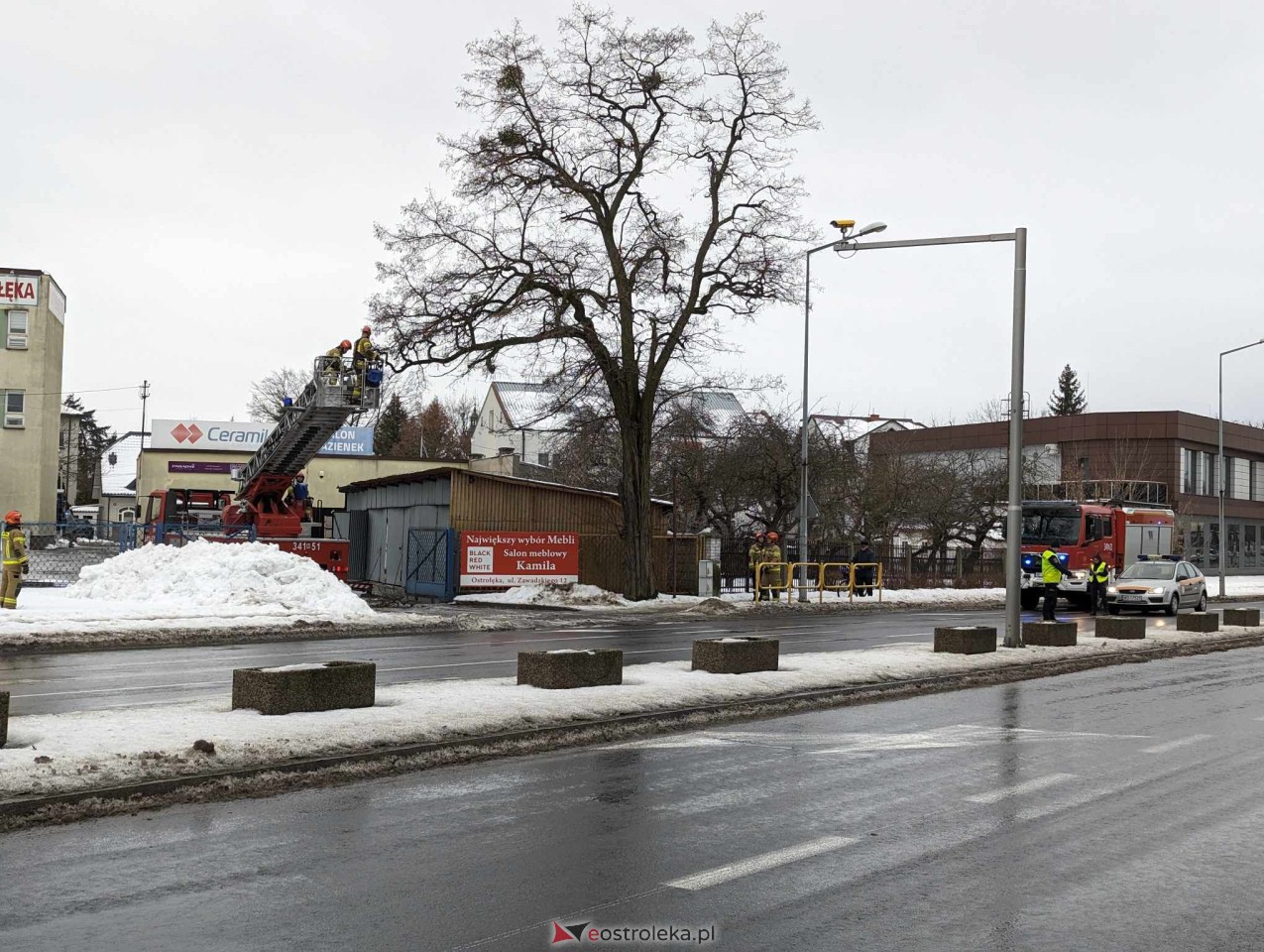 Akcja strażacka przy ulicy Mostowej w Ostrołęce [23.01.2024] - zdjęcie #3 - eOstroleka.pl