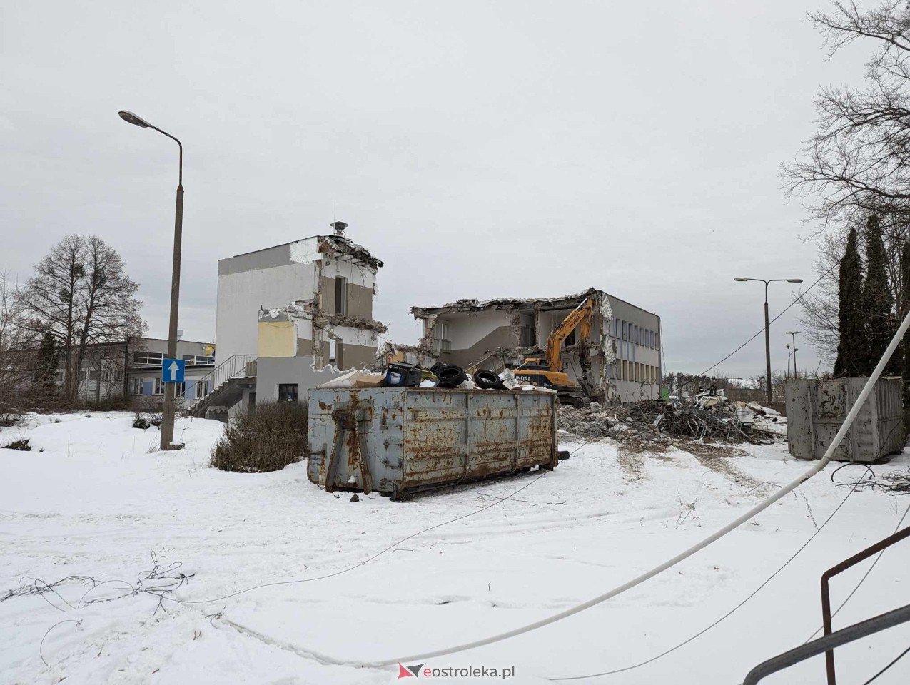 Bydynki po dawnym PKS Ostrołęka znikają z krajobrazu miasta [22.01.2023] - zdjęcie #3 - eOstroleka.pl