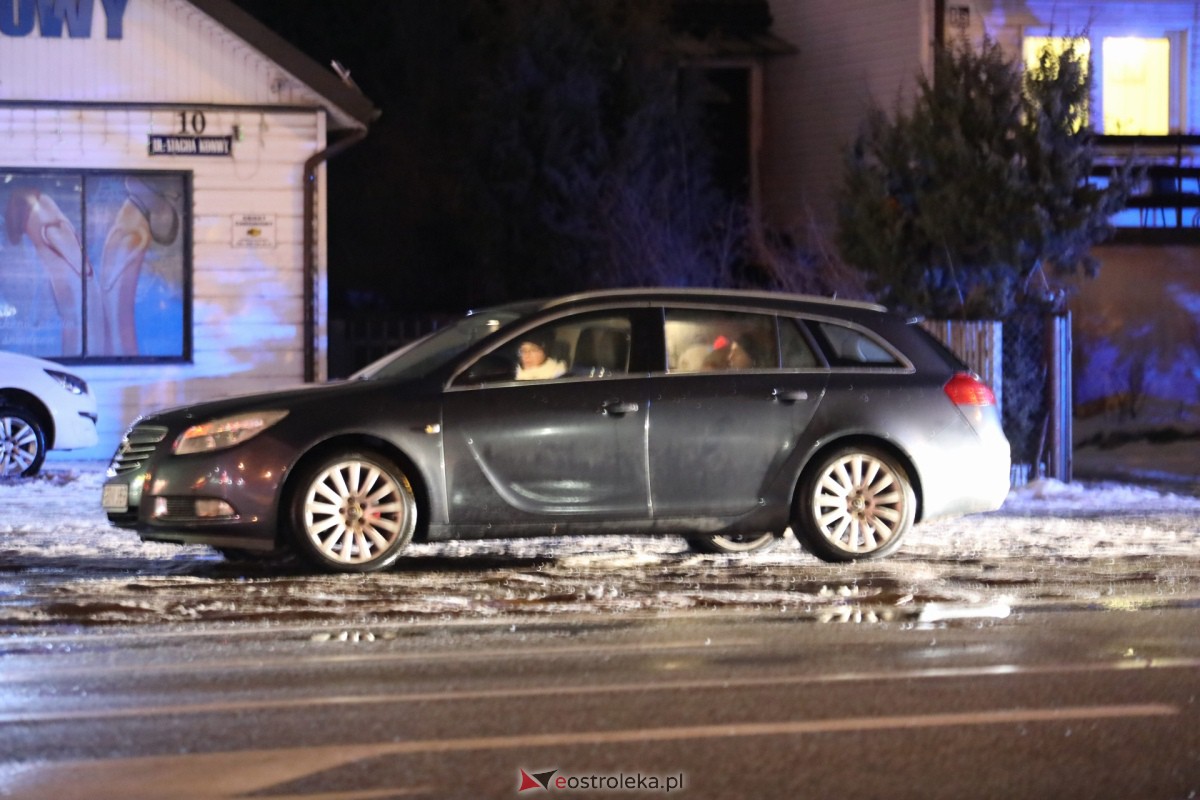 Zniszczone auta na Stacha Konwy [23.01.2024] - zdjęcie #3 - eOstroleka.pl