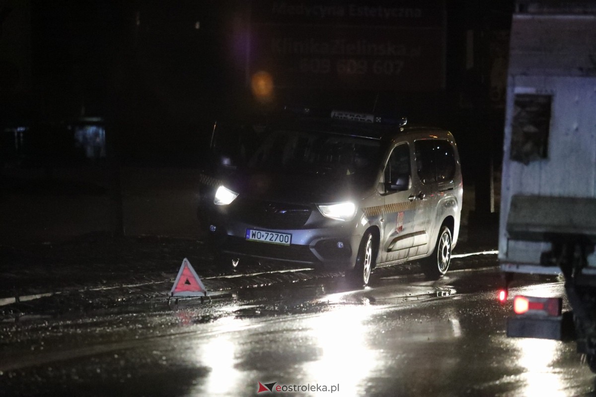 Zniszczone auta na Stacha Konwy [23.01.2024] - zdjęcie #20 - eOstroleka.pl