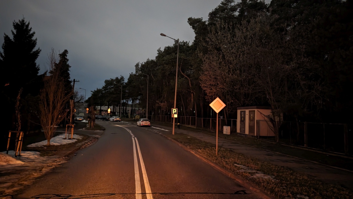 Awaria oświetlenia ulicznego na osiedlu Traugutta [25.01.2024] - zdjęcie #6 - eOstroleka.pl
