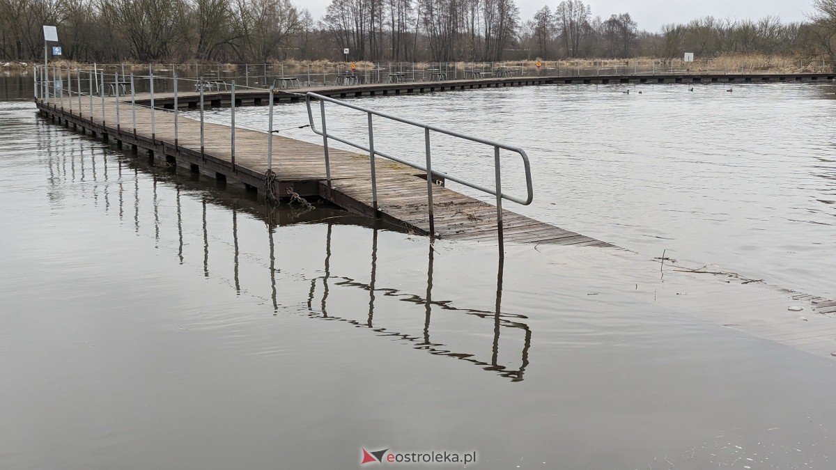 Poziom wody w Narwi [28.01.2024] - zdjęcie #15 - eOstroleka.pl