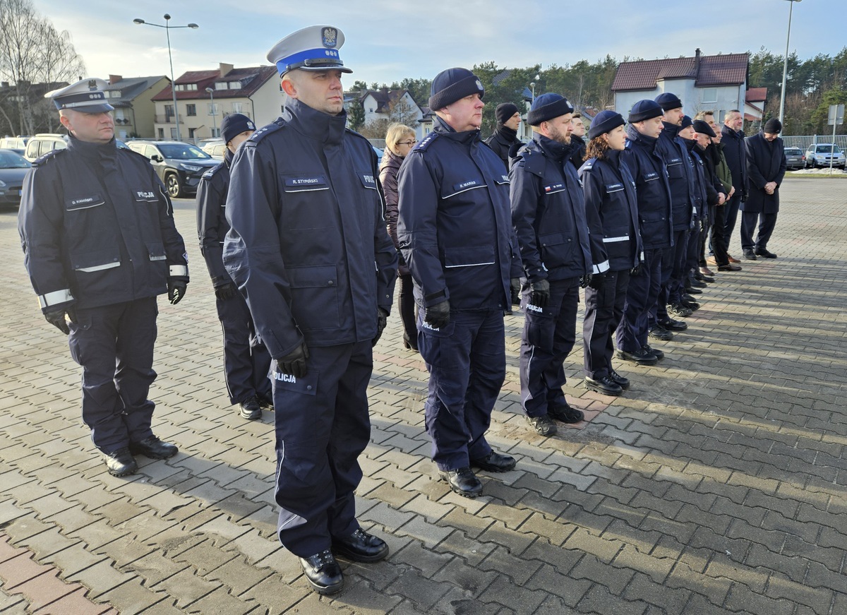 Oficjalne przekazanie nowych radiowozów ostrołęckiej policji [30.01.2024] - zdjęcie #4 - eOstroleka.pl