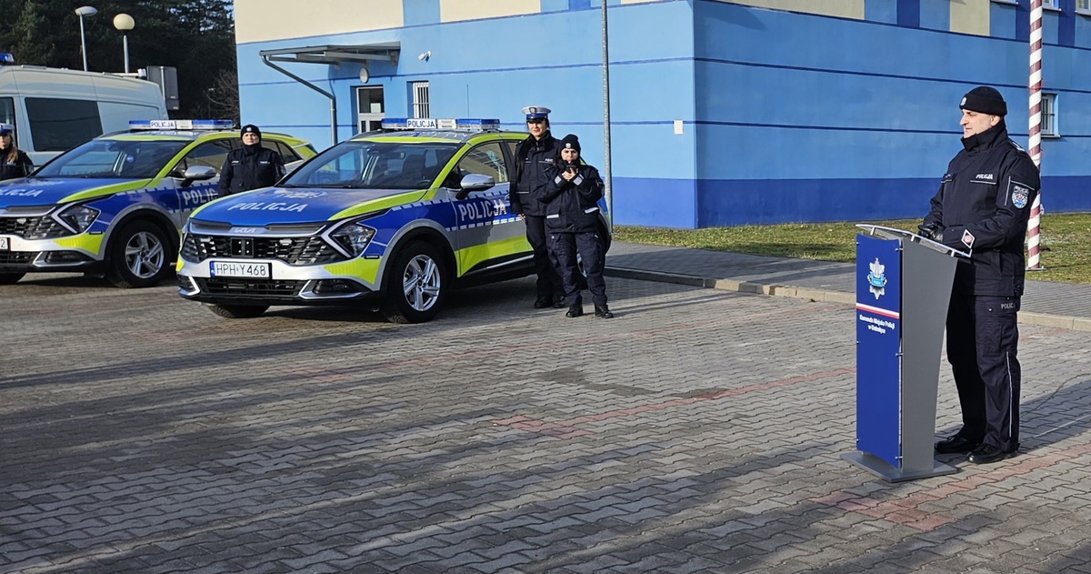Oficjalne przekazanie nowych radiowozów ostrołęckiej policji [30.01.2024] - zdjęcie #5 - eOstroleka.pl