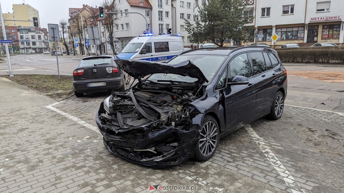 Wypadek w centrum Ostrołęki [11.02.2024] - zdjęcie #15 - eOstroleka.pl