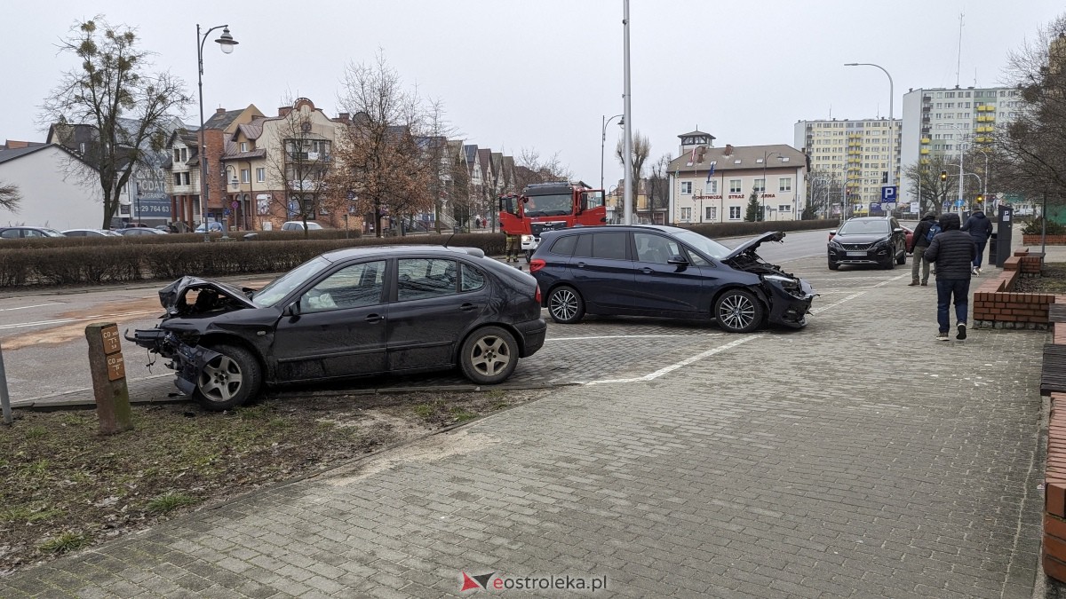 Wypadek w centrum Ostrołęki [11.02.2024] - zdjęcie #19 - eOstroleka.pl