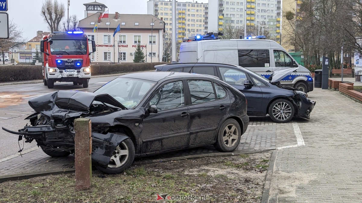 Wypadek w centrum Ostrołęki [11.02.2024] - zdjęcie #21 - eOstroleka.pl