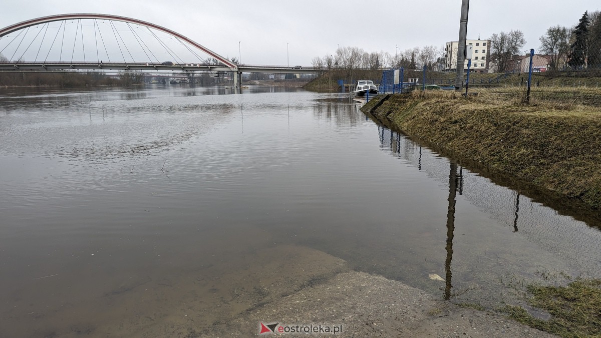 Poziom wody w Narwi - stan z 11 lutego 2024 [11.02.2024] - zdjęcie #2 - eOstroleka.pl