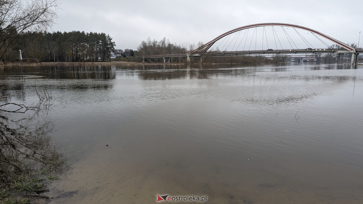 Poziom wody w Narwi - stan z 11 lutego 2024 [11.02.2024] - zdjęcie #3 - eOstroleka.pl