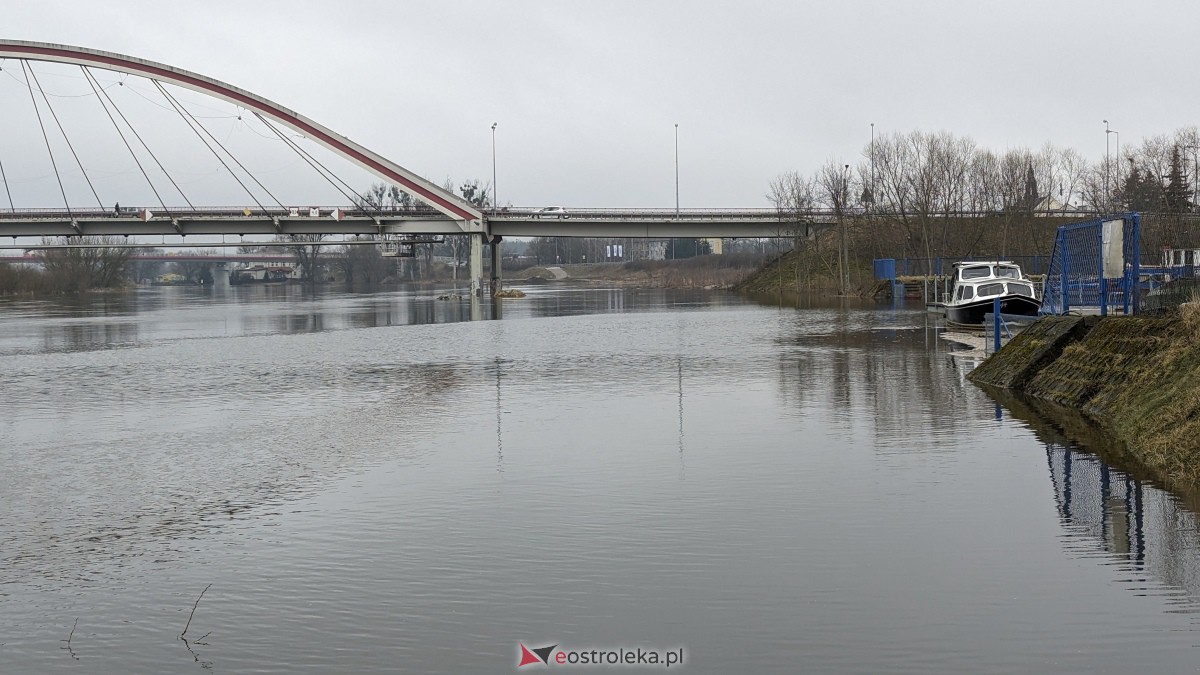 Poziom wody w Narwi - stan z 11 lutego 2024 [11.02.2024] - zdjęcie #5 - eOstroleka.pl