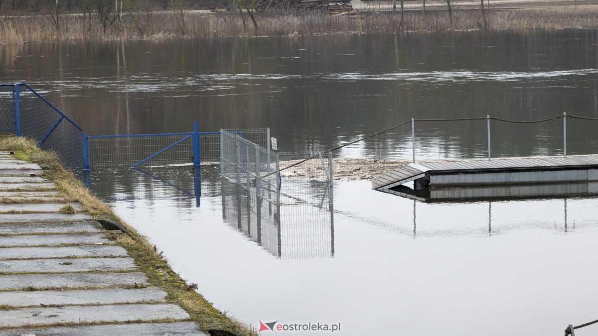 Poziom wody w Narwi - stan z 11 lutego 2024 [11.02.2024] - zdjęcie #21 - eOstroleka.pl