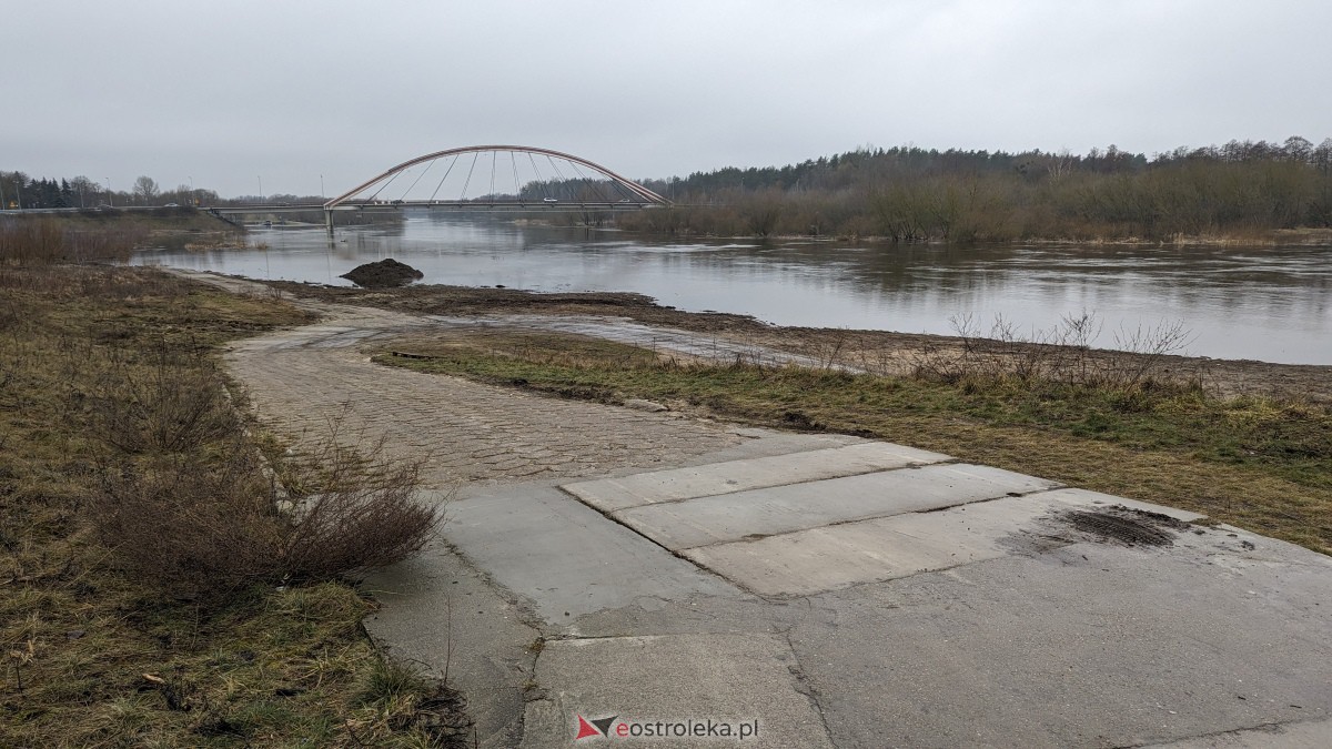 Poziom wody w Narwi - stan z 11 lutego 2024 [11.02.2024] - zdjęcie #23 - eOstroleka.pl